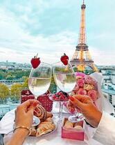 Без бренда «Свидание на фоне Эйфелевой башки» в Санкт-Петербурге в интернет-магазине в Санкт-Петербурге Без бренда «Свидание на фоне Эйфелевой башки» в Санкт-Петербурге