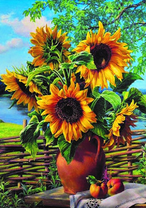 Букет подсолнухов в глиняном кувшине