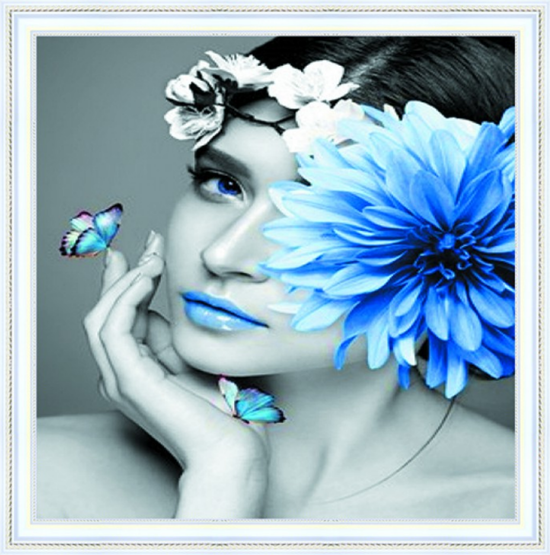 Алмазная мозаика 30x30 Портрет девушки с цветами и бабочками