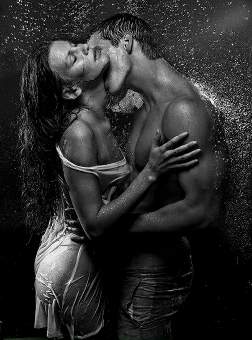 Картина по номерам 40x50 Страстный поцелуй под летним дождем